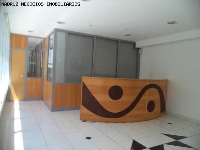 Excelente oportunidade: Sala comercial à venda no Centro de São José do Rio Preto-SP, 1 sala, 1 banheiro, 1 vaga, 80m².