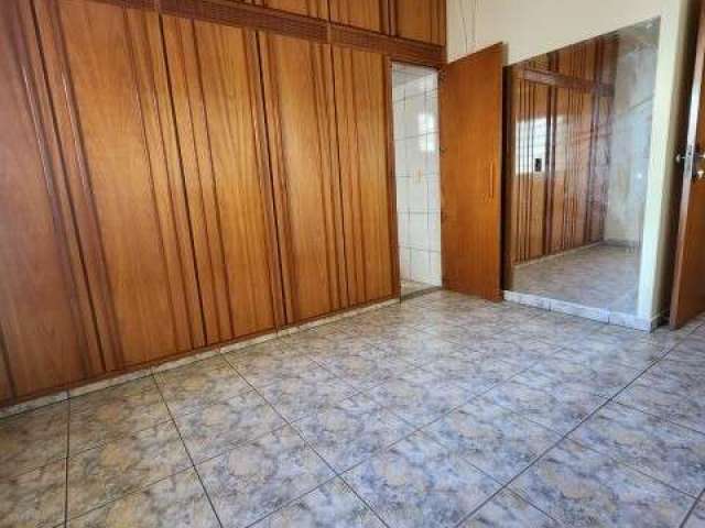 Imperdível Casa à Venda em São José do Rio Preto - Jardim Caparroz: 3 Quartos, 1 Suíte, 2 Salas, 3 Banheiros, 4 Vagas, 120m².