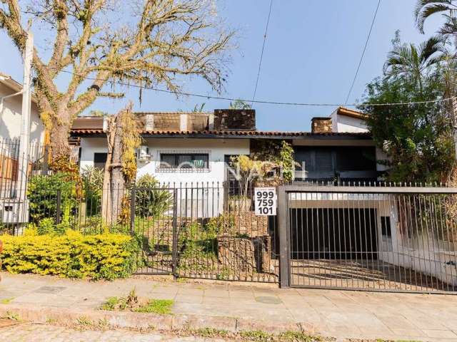 Casa em condomínio fechado com 4 quartos à venda na Rua Professor Fernando Carneiro, 102, Três Figueiras, Porto Alegre por R$ 1.232.500