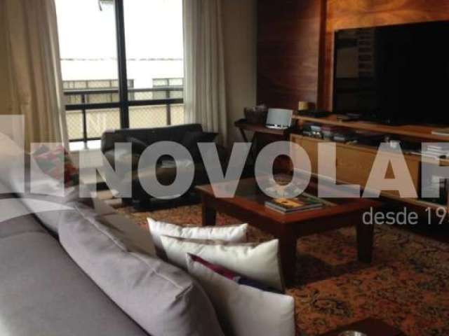 Explore a grandiosidade e o requinte neste excelente Apartamento em Santanade 300m²