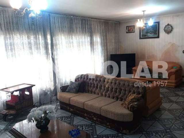 Casa Assobradada com 4 dormitórios sendo uma suite, 10 vagas  à Venda com 400 M² AC,  na Vila Maria.