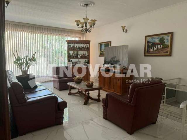 Casa Térrea no Jardim Japão com 196 m², 3 Dormitórios, Quintal Amplo e 5 Vagas