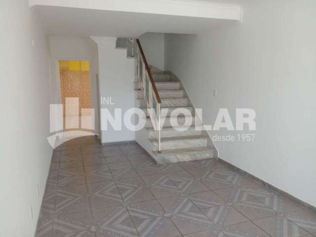 Sobrado 134m² - 2 Dormitórios, Terraço, Quintal e 1 Vaga Coberta