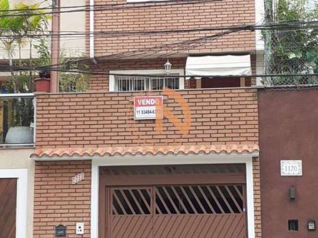 Oportunidade Imperdível: Casa de 3 Pisos em Localização Privilegiada!