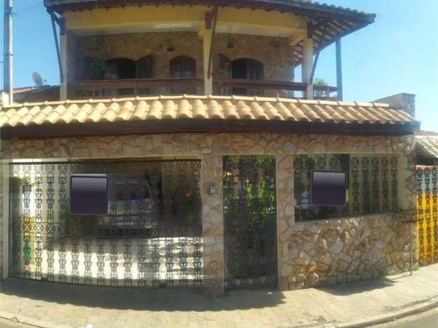 Linda casa com 3 suítes a venda na Vila Pasti em Louveira