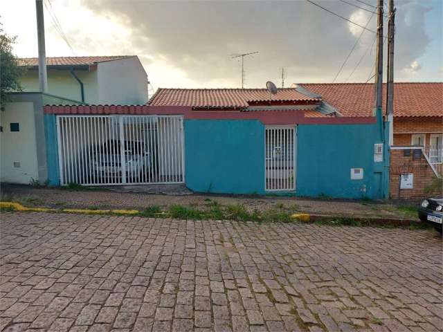 Ótima casa térrea com excelente quintal em Valinhos SP