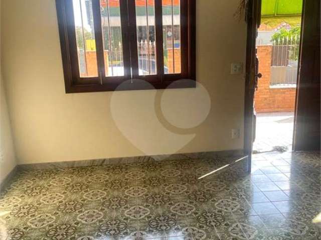 Casa com 2 quartos para locação em Centro - SP