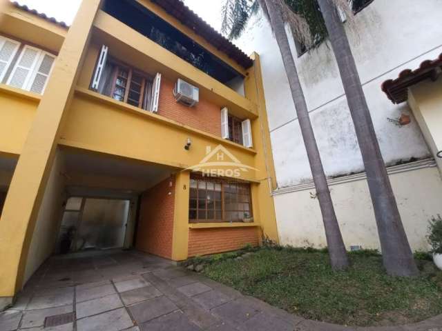 Casa em condomínio fechado com 3 quartos à venda na Rua General Gomes Carneiro, 80, Medianeira, Porto Alegre por R$ 580.000