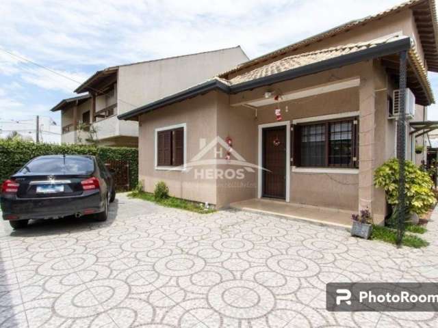 Casa com 5 quartos à venda na Rua Luzinete Alves Aragon, 91, Hípica, Porto Alegre por R$ 795.000