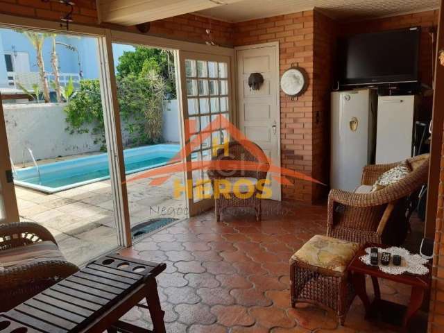 Casa com 3 quartos à venda na Rua Liane Alves, 15, Ipanema, Porto Alegre por R$ 645.000