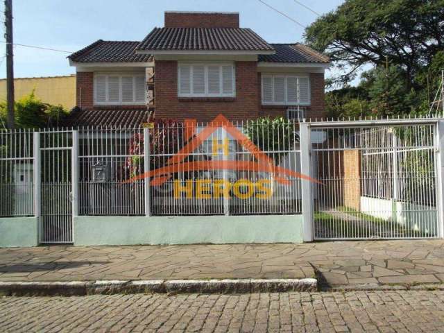 Casa com 3 quartos à venda na Rua Carlos Ferreira, 34, Teresópolis, Porto Alegre por R$ 950.000