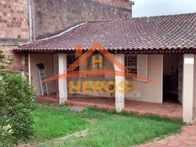 Casa com 2 quartos à venda na Avenida Edgar Pires de Castro, 925, Hípica, Porto Alegre por R$ 640.000