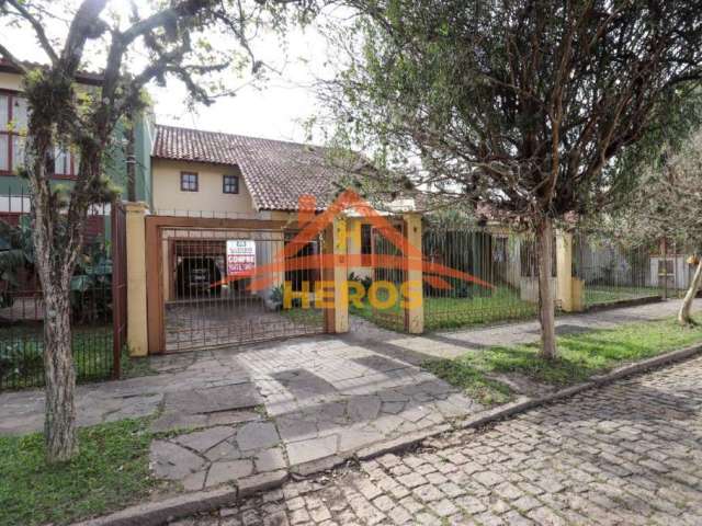 Casa com 3 quartos à venda na Rua Ítalo Brutto, 410, Espírito Santo, Porto Alegre por R$ 690.000