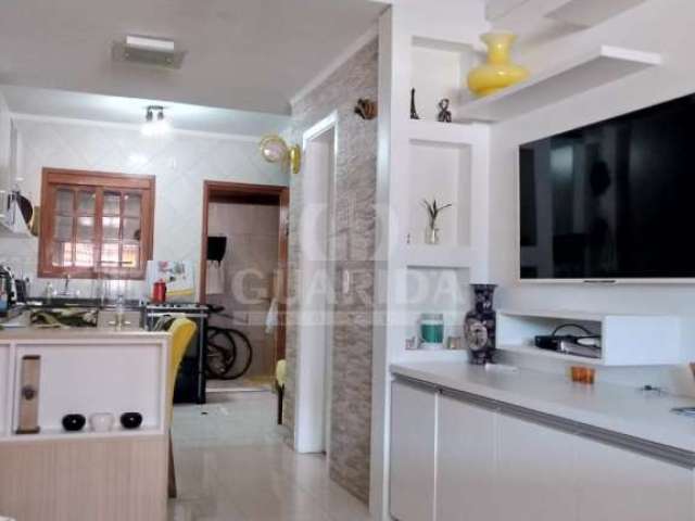 Casa em condomínio fechado com 3 quartos à venda na Rua Cangussu, 195, Nonoai, Porto Alegre por R$ 380.000