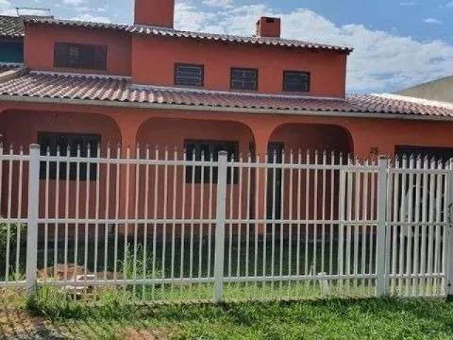 Casa com 4 dormitórios, sendo 1 suíte!