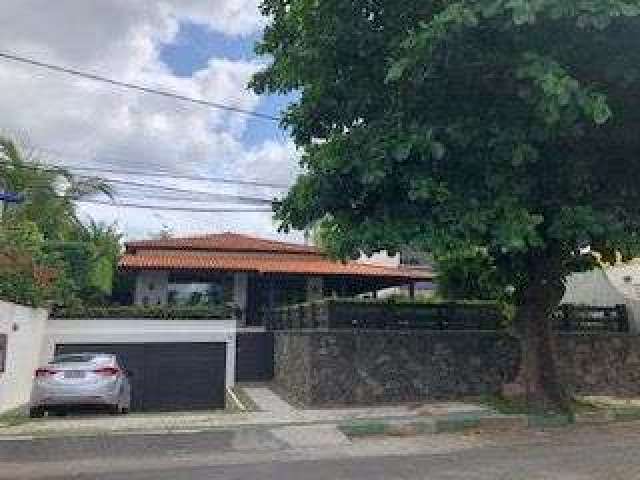 Casa Três Quartos para Venda em Itapuã.