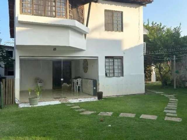 Casa Térrea para venda possui 267 metros quadrados com 5 quartos em Patamares - Salvador - BA