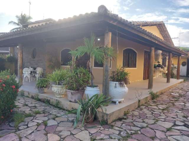 Casa em Cond. Village com 4/4 e 2 suítes, varanda ampla em Piatã-Salvador-Ba