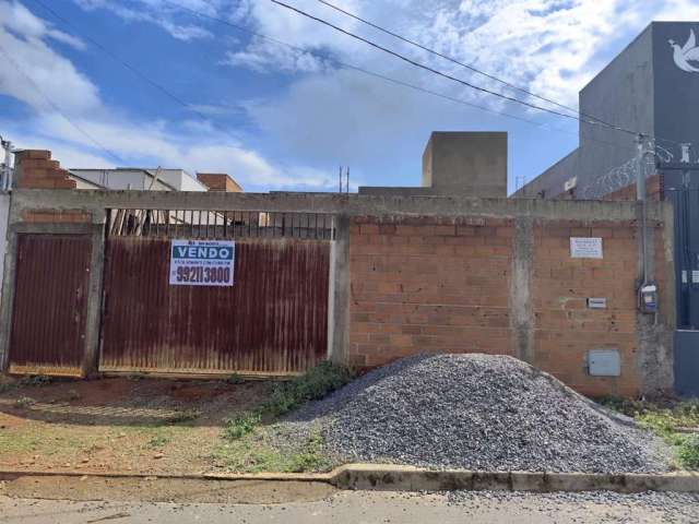 Casa para Venda em Goiânia, Residencial Recanto das Emas, 3 dormitórios, 1 suíte, 2 banheiros, 4 vagas