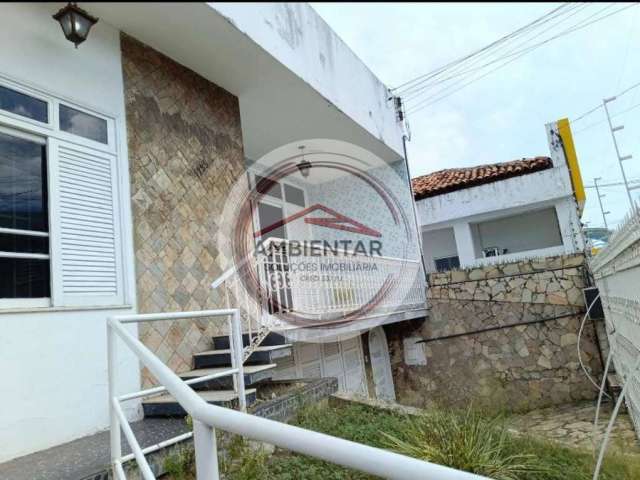 Casa ampla no Centro para fins Comercial ou Residencial