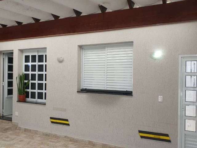 Casa vende Três dorms(um suíte) 2 vagas paralelas