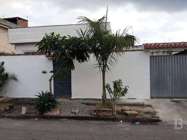 Casa com 2 Qts, Quintal, 3 Vagas ou mais, em Trindade, São Gonçalo/RJ