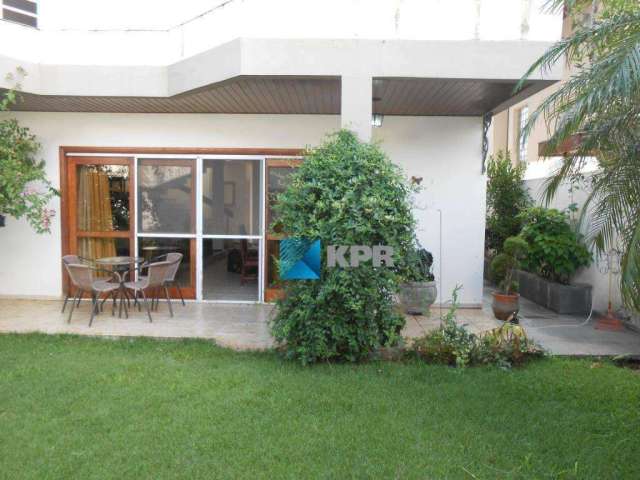 Casa à venda, no Jardim das Colinas, 330 m², 4 dormitórios, área externa gramada! Agende uma visita!