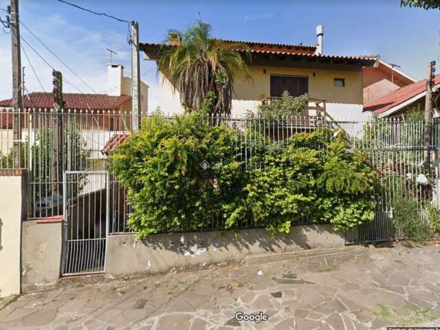 Casa em condomínio fechado com 3 quartos para alugar na Avenida Luiz Moschetti, 510, Vila João Pessoa, Porto Alegre, 280 m2 por R$ 3.500