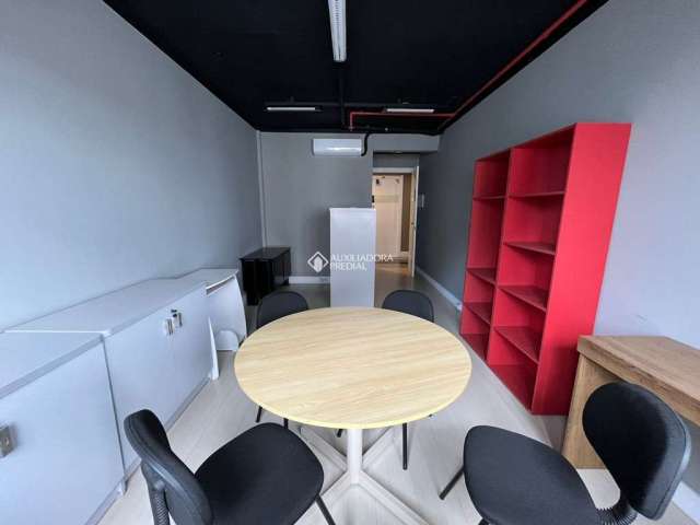 Sala comercial para alugar na Avenida Assis Brasil, 4550, São Sebastião, Porto Alegre, 25 m2 por R$ 1.600