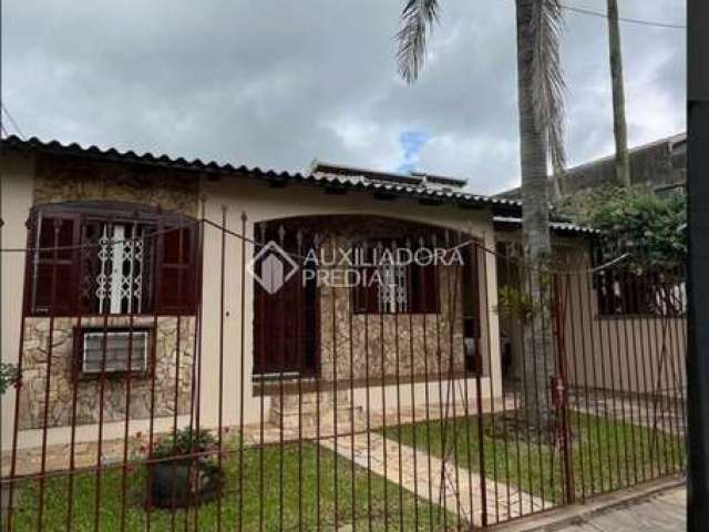 Casa com 3 quartos à venda na José de Medeiros, 101, Vila Cachoeirinha, Cachoeirinha, 204 m2 por R$ 585.000