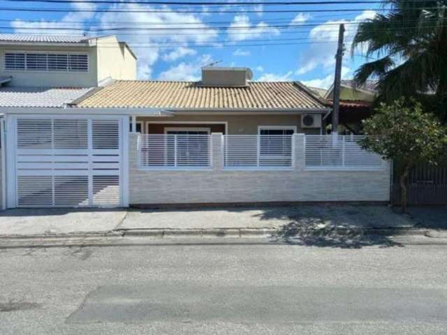 Casa com 2 quartos à venda na Rua das Perobas, 87, Madri, Palhoça, 90 m2 por R$ 490.000