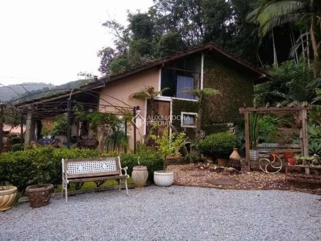 Casa com 2 quartos à venda na Coronel Antonio Lehmkhul, 1956, Centro, Águas Mornas, 165 m2 por R$ 692.000