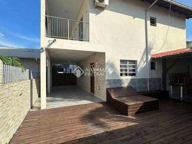 Casa com 5 quartos à venda na Avenida Panorama, 5, Praia do Sonho, Palhoça, 150 m2 por R$ 630.000