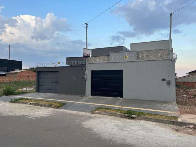 Casa para Venda em Aparecida de Goiânia, Jardim Veneza, 3 dormitórios, 1 suíte, 2 banheiros, 2 vagas