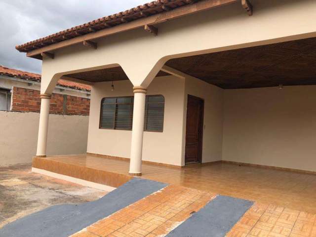 Casa para Venda em Goiânia, Capuava, 3 dormitórios, 1 suíte, 2 banheiros, 4 vagas