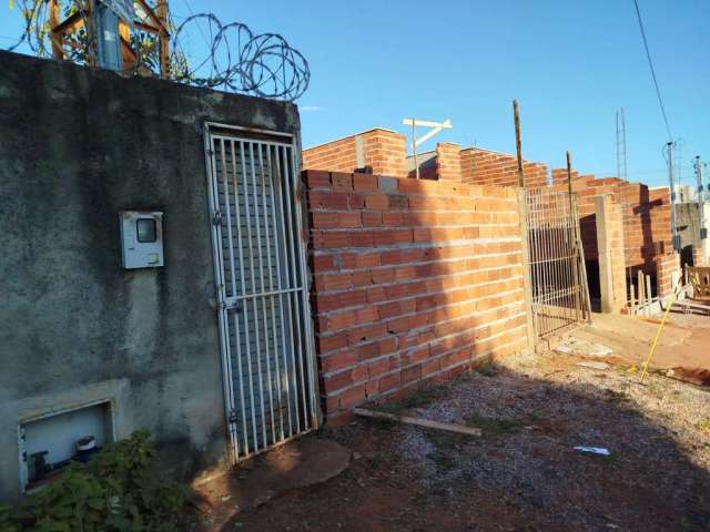 Casa para Venda em Goiânia, Jardim São José, 2 dormitórios, 1 banheiro, 2 vagas