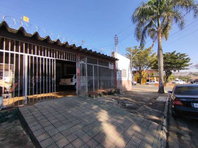 Casa para Venda em Goiânia, Rodoviário, 3 dormitórios, 2 banheiros, 2 vagas