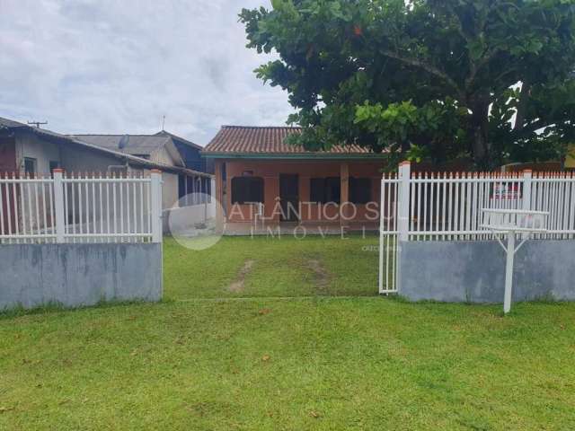 Casa na Praia com 3 Quartos, 1 Sala, 1 Cozinha, 1 Banheiro social, Varanda