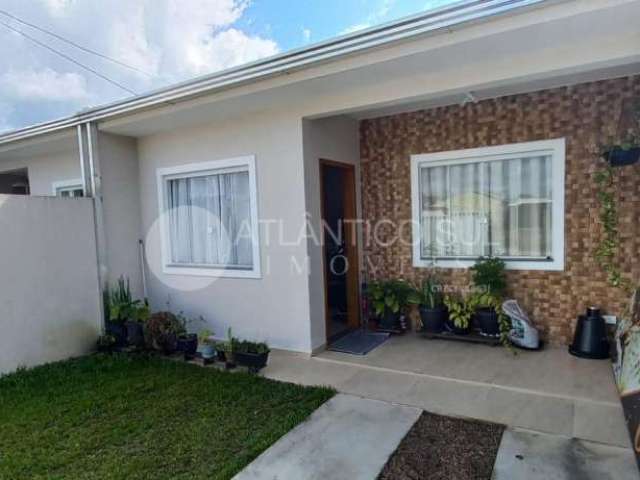 Casa  no Litoral  com 1 Quarto, 1 suíte, Cozinha e Sala Conjugada, 1 banheiro