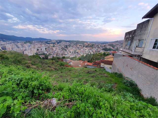 Terreno a venda no bairro Santa Maria em Poços de Caldas-MG.