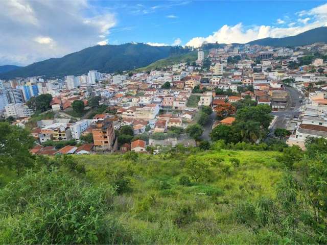 Terreno à venda no bairro Jardim Cascatinha