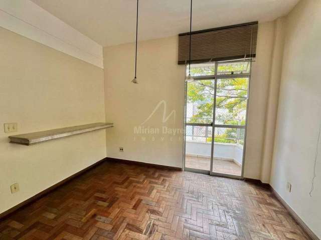 Apartamento com 3 quartos (1 suíte) no bairro Santo Antônio