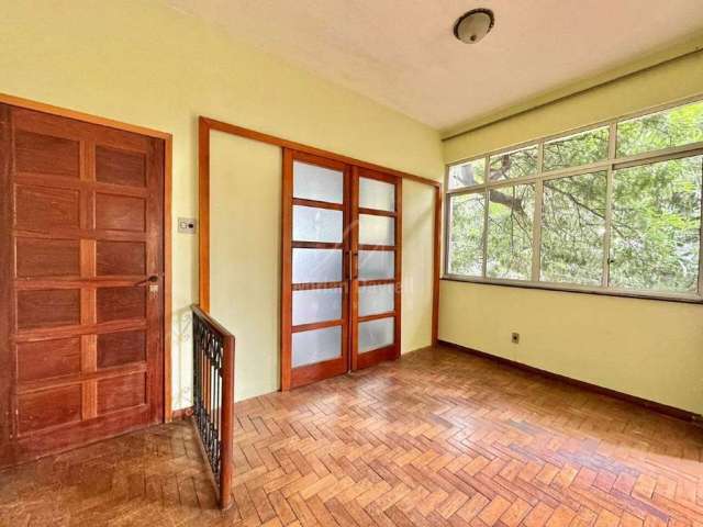 Apartamento com 3 quartos (1 suíte) no bairro Funcionários