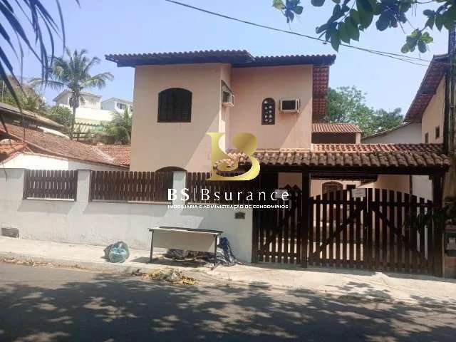 Casa com 5 quartos para alugar na Doutor Cassio Rother do Amaral, 112, Itaipu, Niterói por R$ 3.900