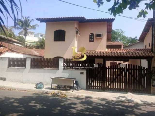 Casa com 5 quartos para alugar na Rua Doutor Cassio Rother do Amaral, 511, Itaipu, Niterói por R$ 3.900