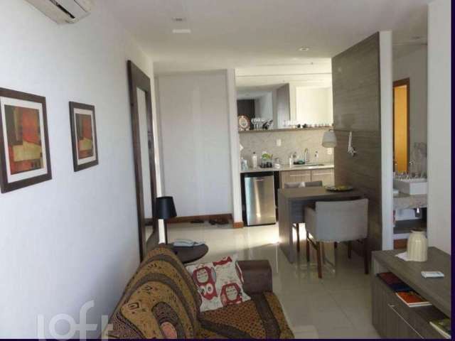 Apartamento com 1 quarto à venda na Estrada dos Bandeirantes, 8505, Vargem Pequena, Rio de Janeiro por R$ 300.000