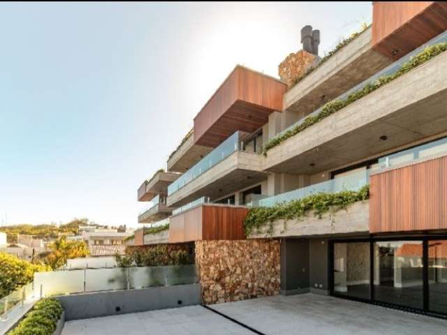 Linda Casa Suspensa Alto Padrão em Torres RS