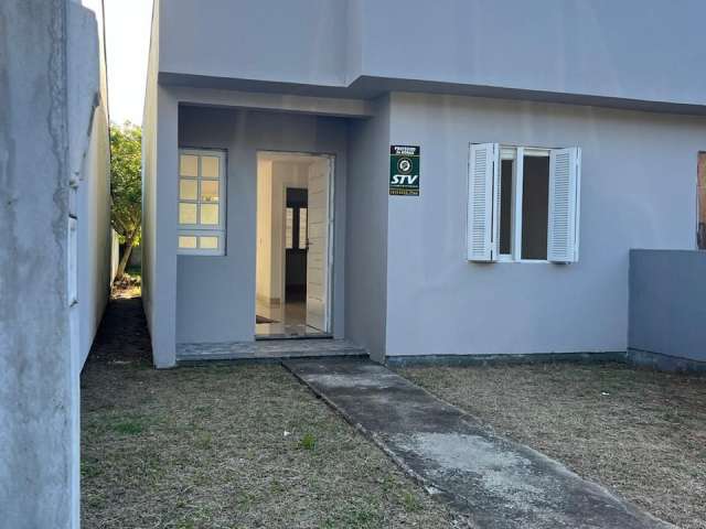 Casa Nova 2 dormitórios com pátio 2 vagas de estacionamento