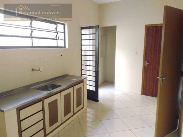 Casa com 3 quartos para alugar no Centro, Itapetininga , 105 m2 por R$ 1.600