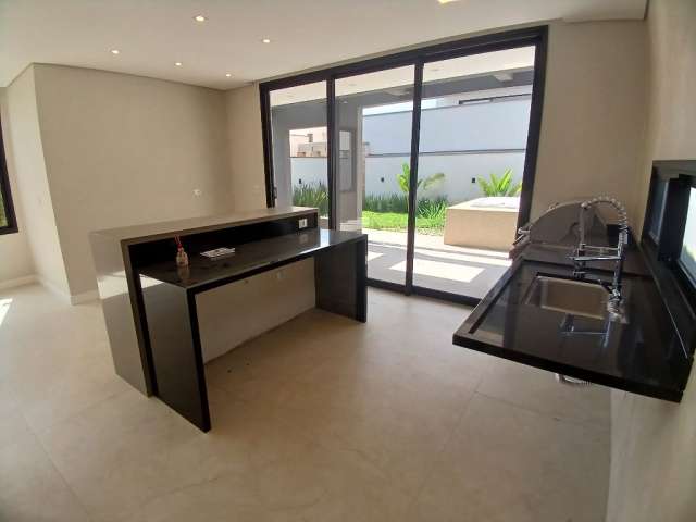 Excelente casa a Venda, 3 suites, 225m2